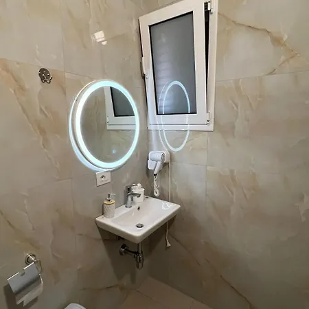 Serene Hotel apartamentowy Wlora